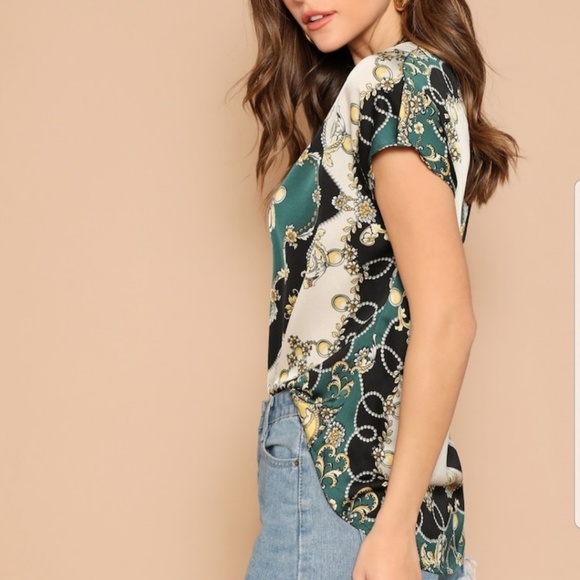 Scarf print v-neck blouse - Picture 3 of 7